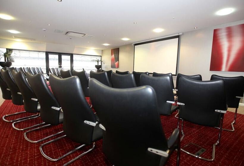 ホテル Doubletree By Hilton  Milton Keynes