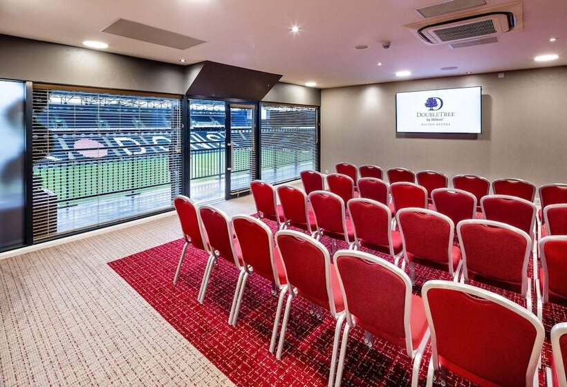 ホテル Doubletree By Hilton  Milton Keynes