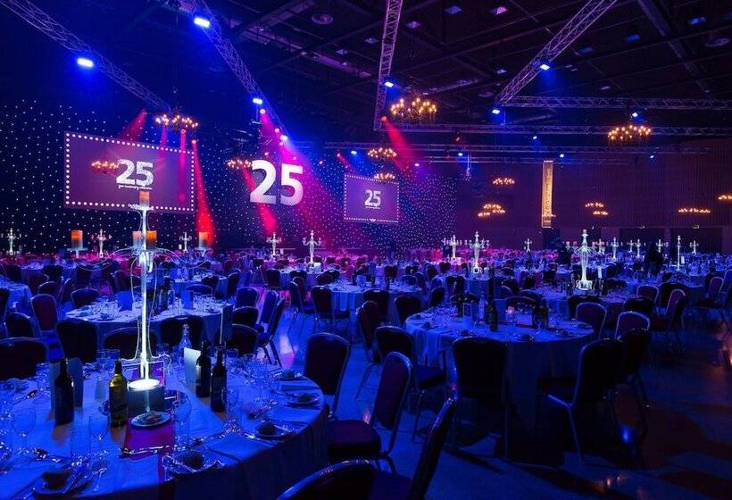 ホテル Doubletree By Hilton  Milton Keynes