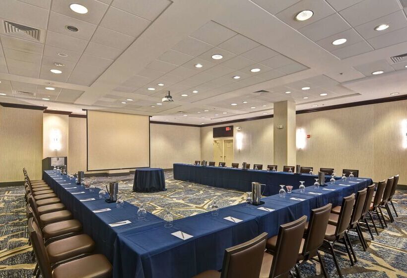 فندق Embassy Suites By Hilton Orlando Downtown