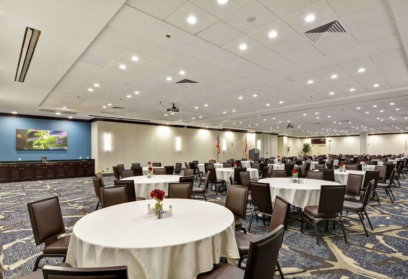 فندق Embassy Suites By Hilton Orlando Downtown