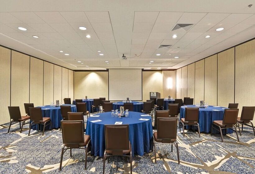 فندق Embassy Suites By Hilton Orlando Downtown