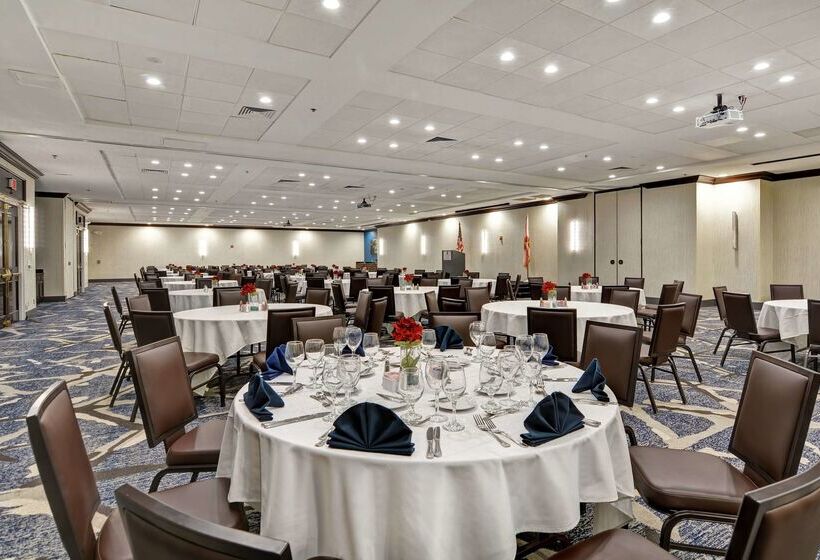 فندق Embassy Suites By Hilton Orlando Downtown