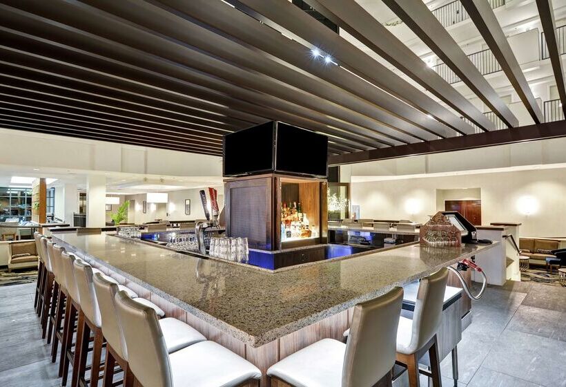 فندق Embassy Suites By Hilton Orlando Downtown