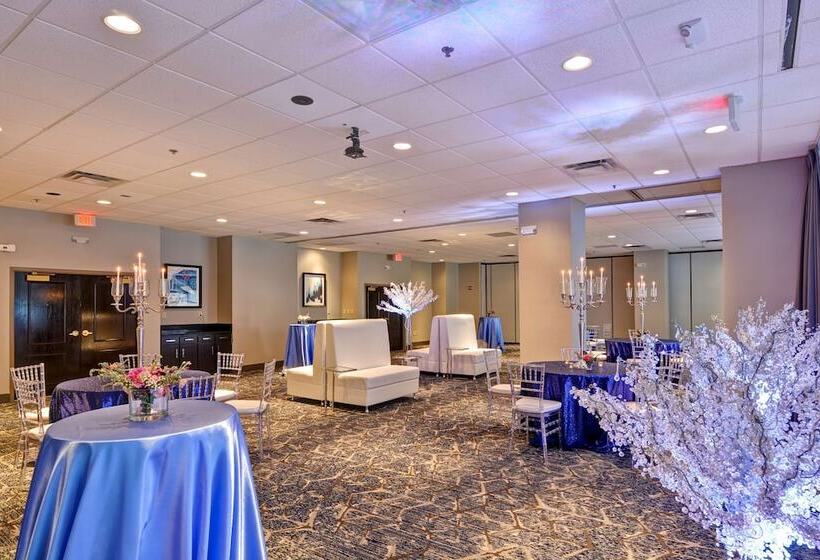 فندق Embassy Suites By Hilton Orlando Downtown