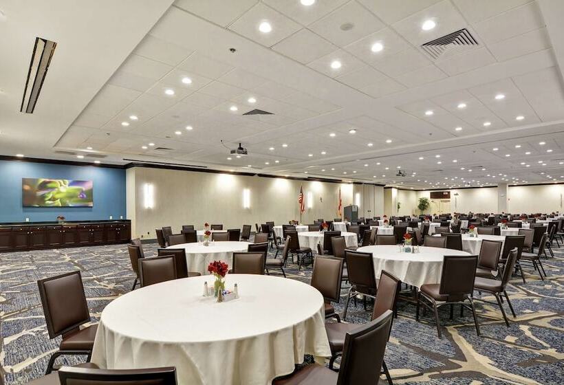 فندق Embassy Suites By Hilton Orlando Downtown