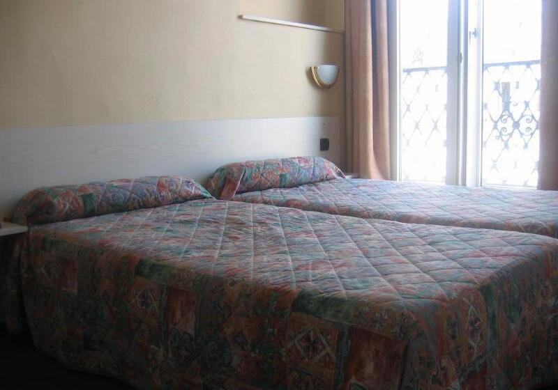 ホテル Ferney République