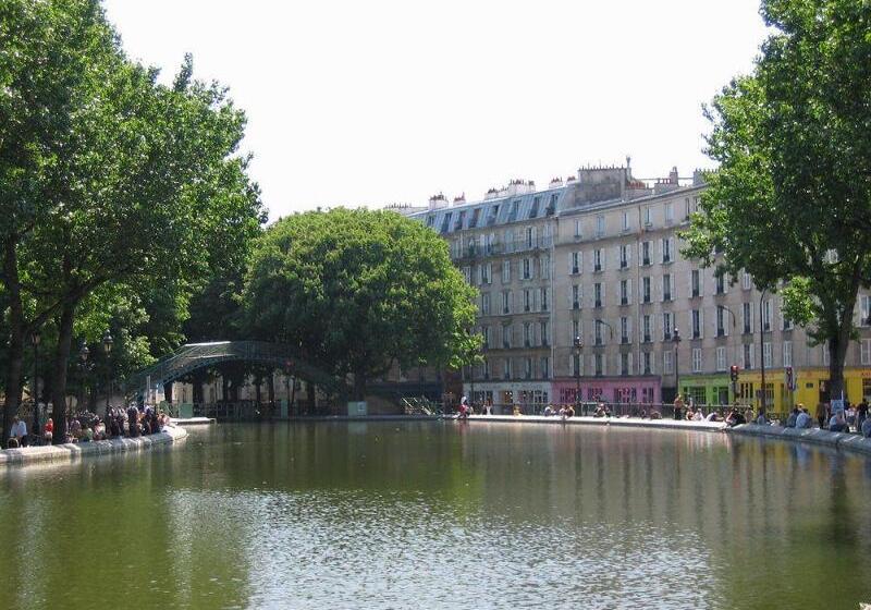 ホテル Ferney République