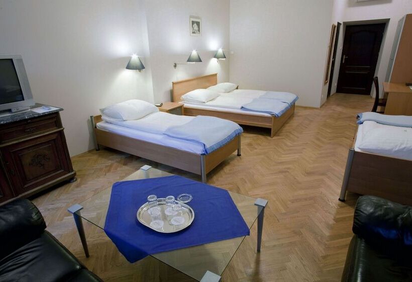 هتل Floryan Old Town