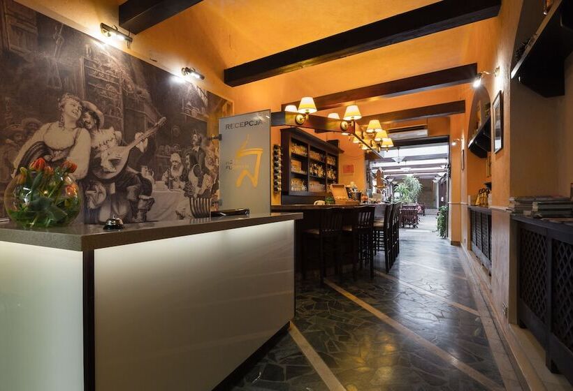 هتل Floryan Old Town