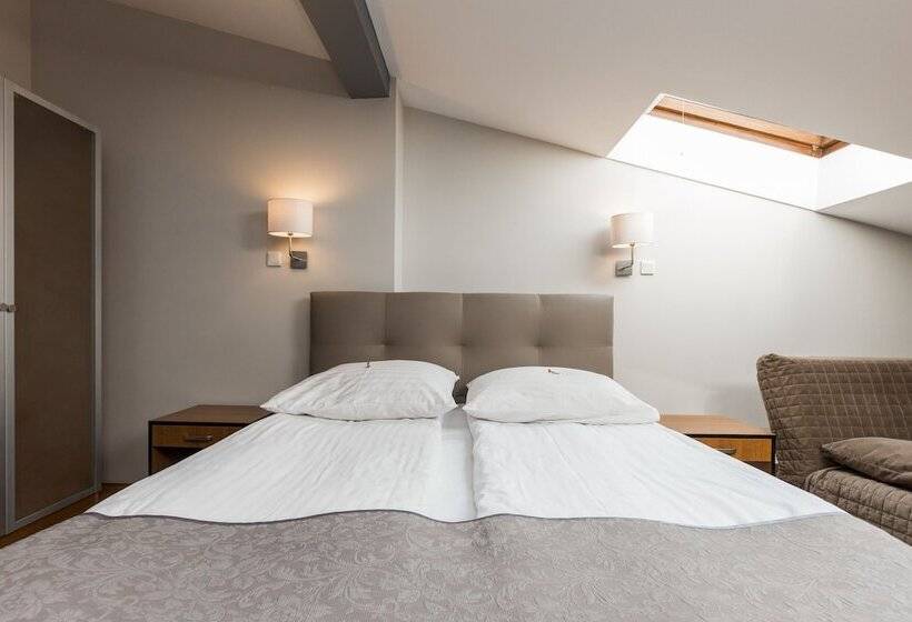 هتل Floryan Old Town