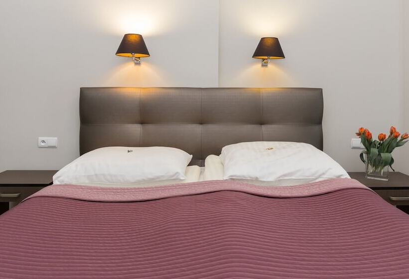 هتل Floryan Old Town