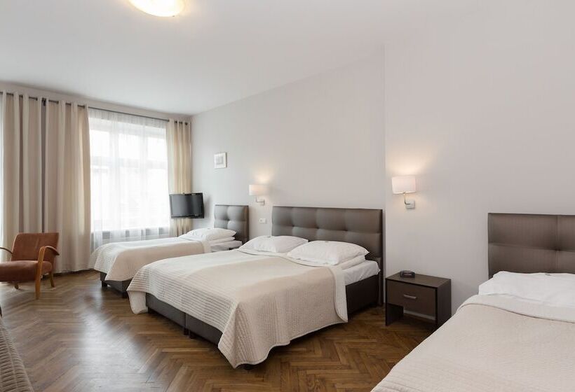 هتل Floryan Old Town