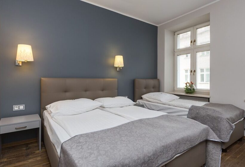 هتل Floryan Old Town