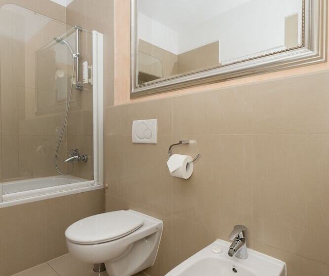 هتل Floryan Old Town