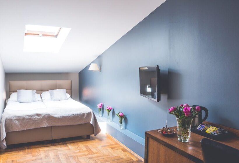 هتل Floryan Old Town