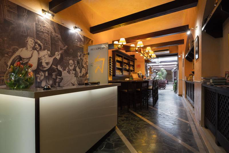 هتل Floryan Old Town