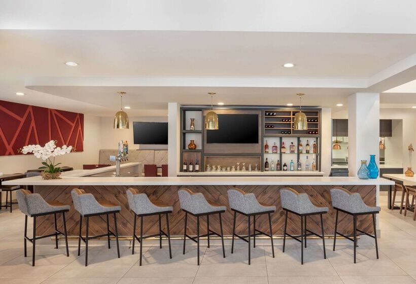 בית מלון כפרי Hilton Garden Inn Miami Airport West