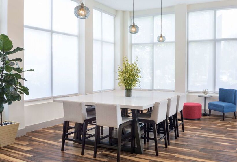 בית מלון כפרי Hilton Garden Inn Miami Airport West