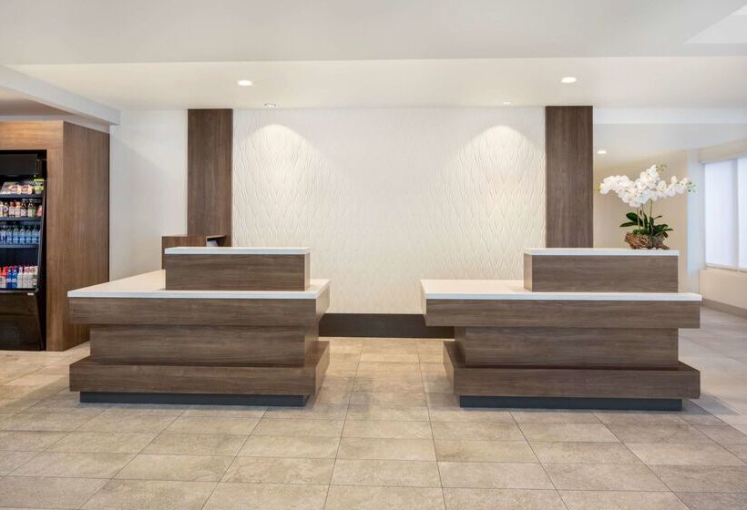 בית מלון כפרי Hilton Garden Inn Miami Airport West