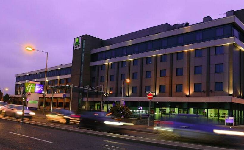 호텔 Holiday Inn Express London Heathrow T5, An Ihg