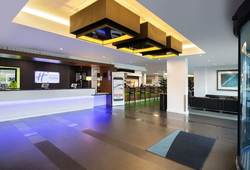 호텔 Holiday Inn Express London Heathrow T5, An Ihg