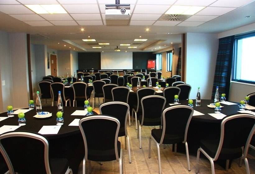 호텔 Holiday Inn Express London Heathrow T5, An Ihg