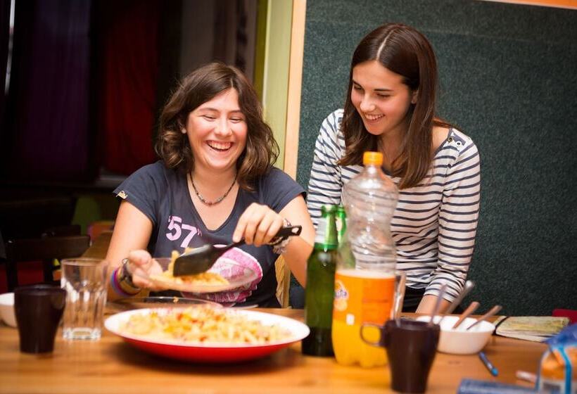 בית מלון כפרי Hostel Downtown