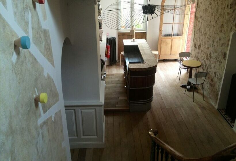 فندق De La Pinède