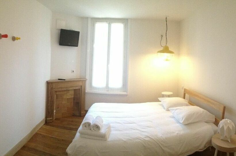 فندق De La Pinède