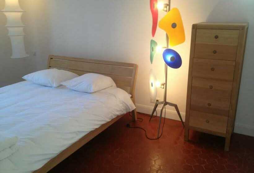 فندق De La Pinède