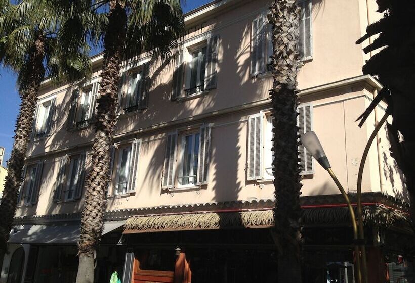 فندق De La Pinède