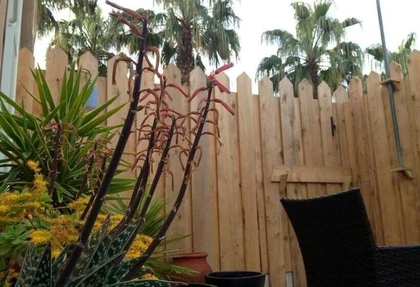 فندق De La Pinède