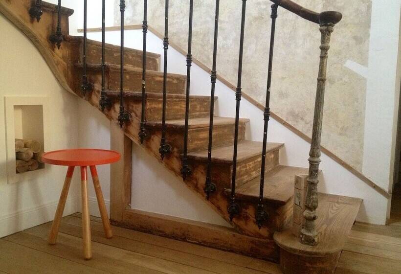 فندق De La Pinède