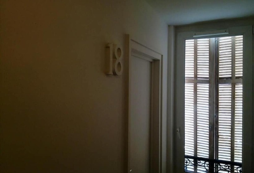 فندق De La Pinède