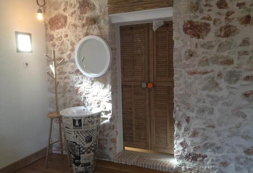 فندق De La Pinède