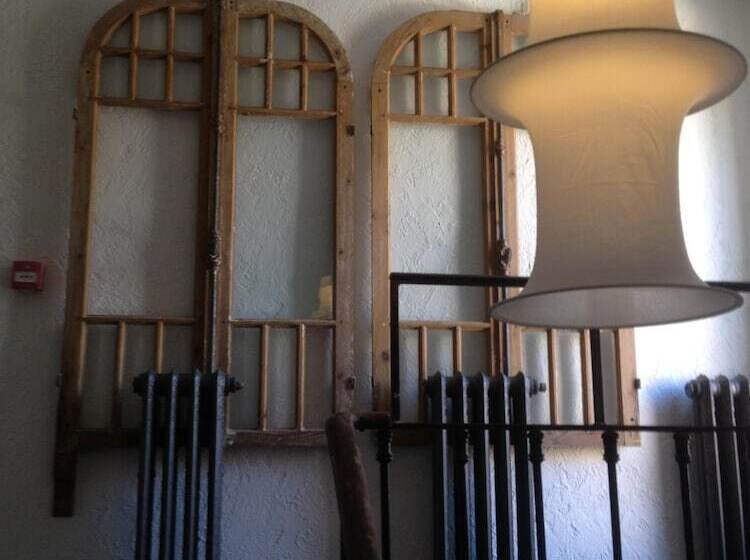 فندق De La Pinède