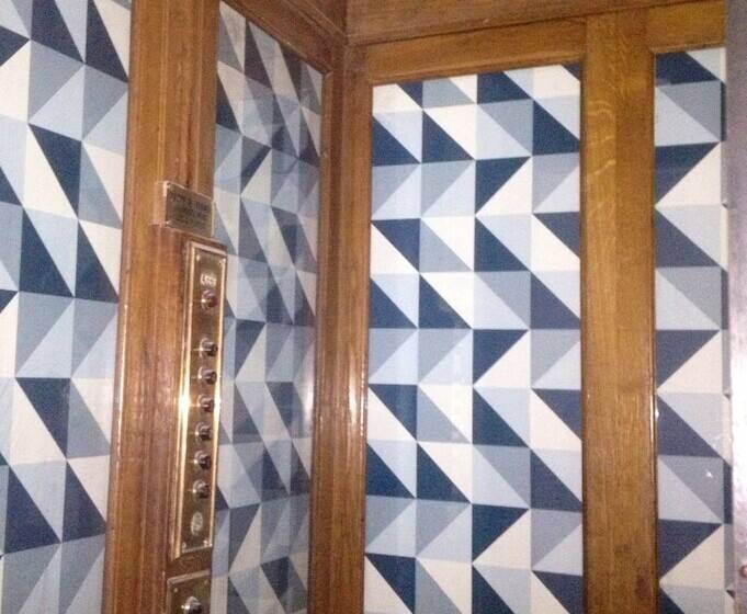 فندق De La Pinède