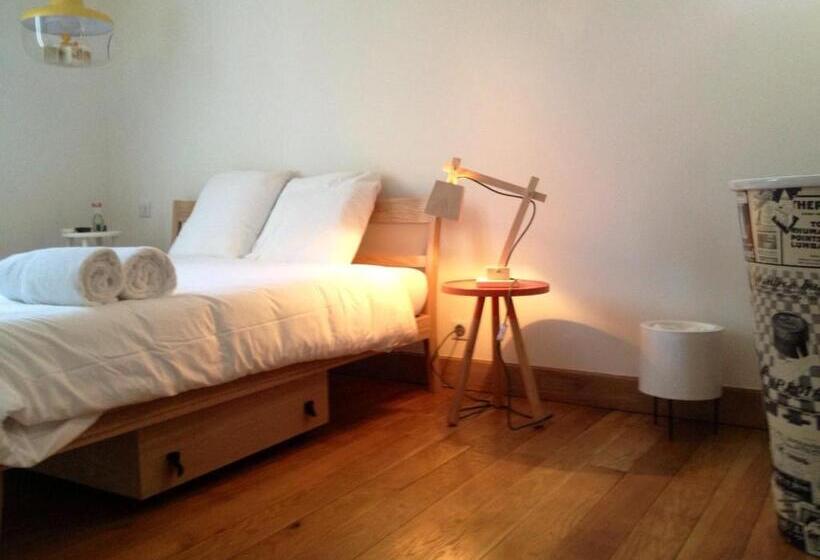 فندق De La Pinède