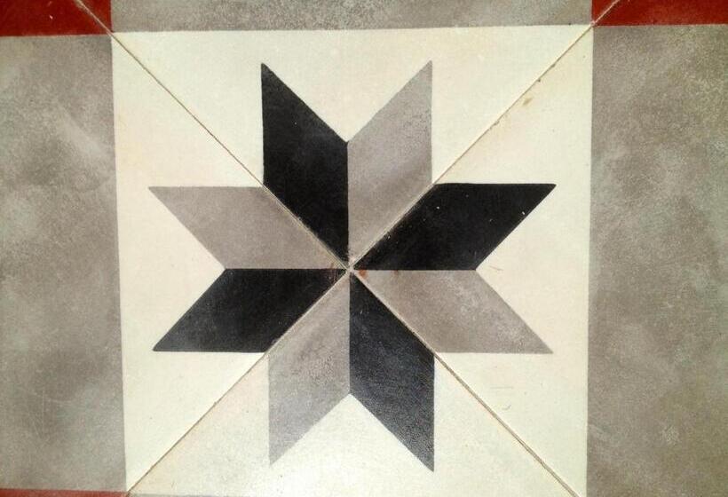 Отель De La Pinède