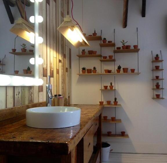 فندق De La Pinède