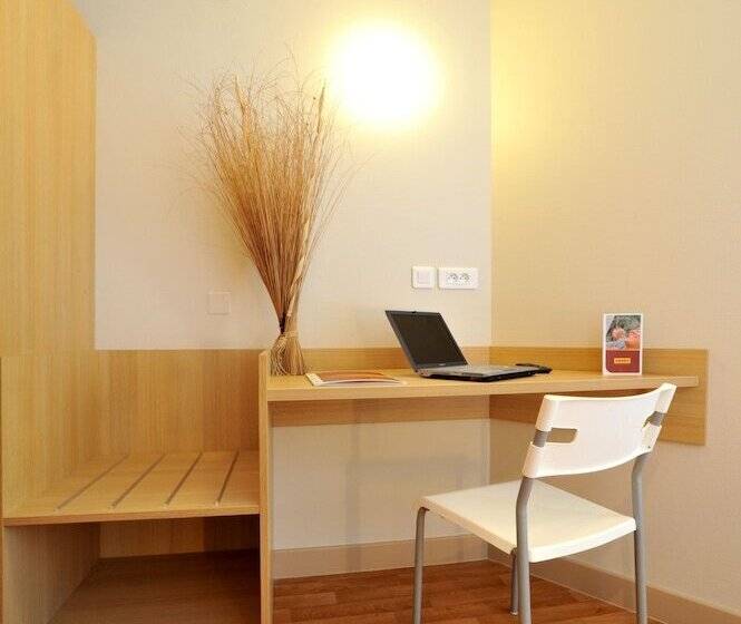 בית מלון כפרי Hôtel & Résidence Futuroscope