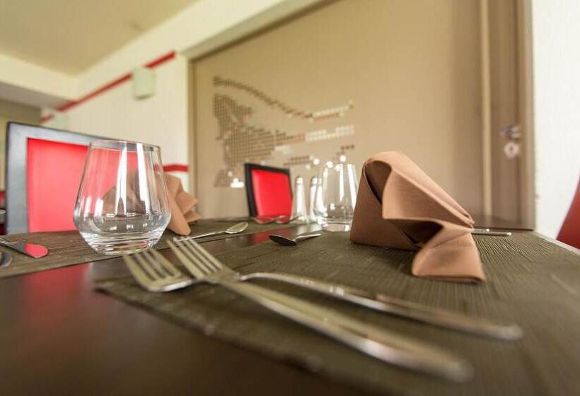 ホテル Inn Design Sedan