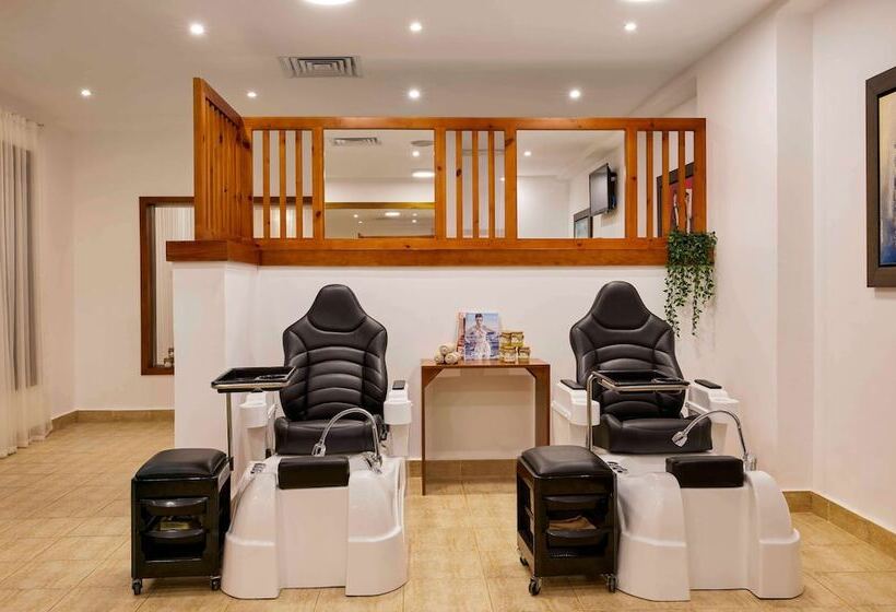 هتل Jaz Grand Marsa