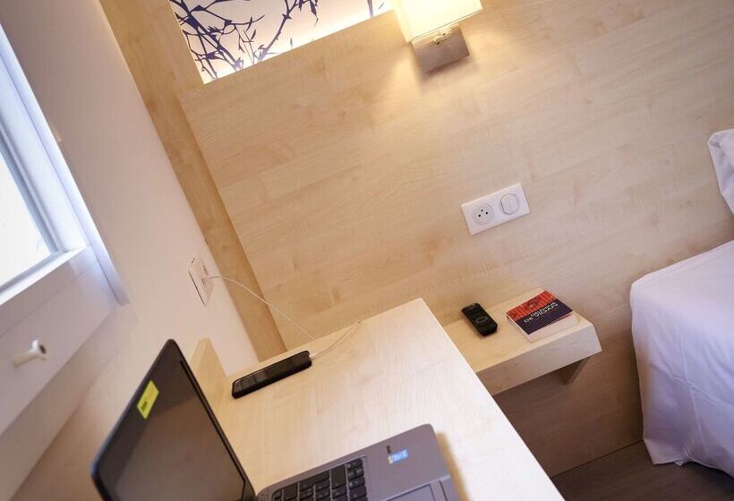 ホテル Kyriad Direct Perpignan Nord   Aéroport