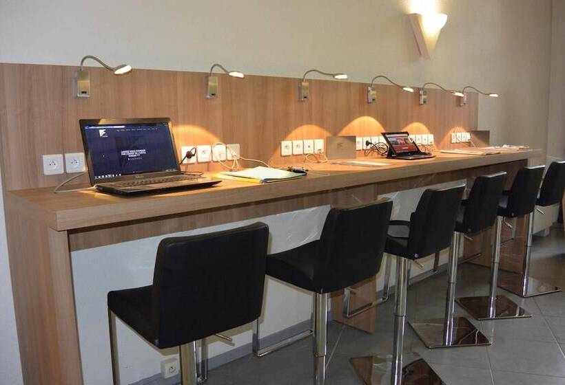 Отель Kyriad Lyon Est Genas Eurexpo