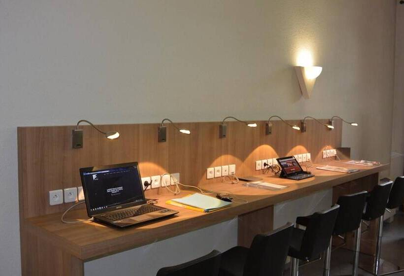 Отель Kyriad Lyon Est Genas Eurexpo