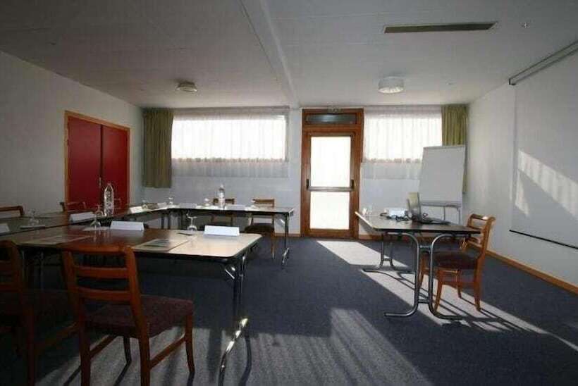 Отель Kyriad Lyon Est Genas Eurexpo