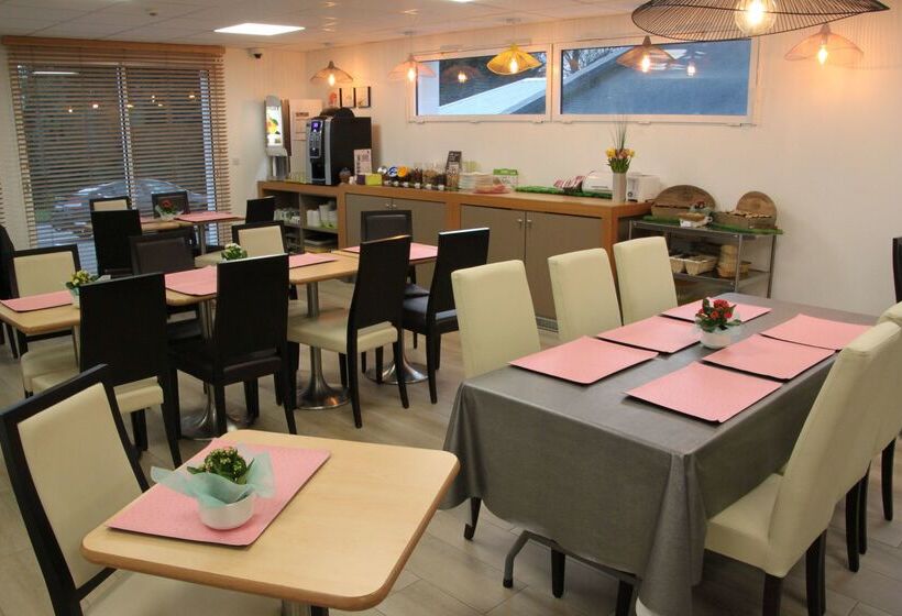 Отель Kyriad Quimper Sud