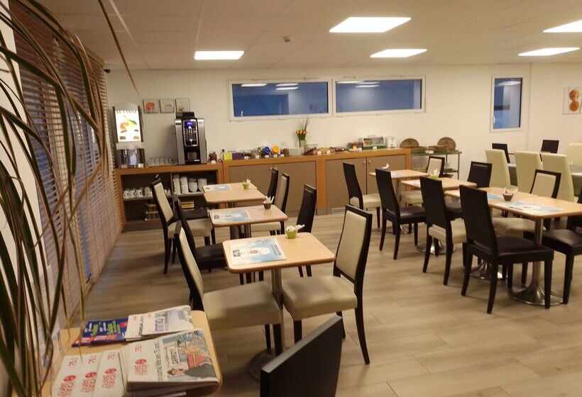 Отель Kyriad Quimper Sud